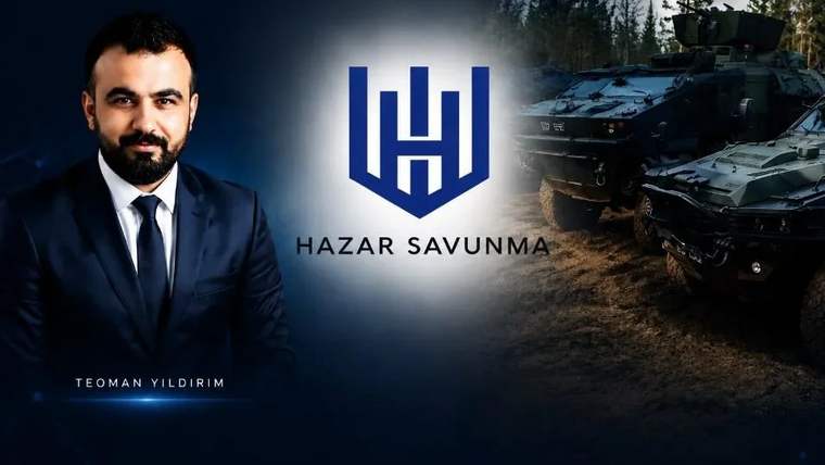 Hazar Savunma logosu ve takım elbise giymiş bir kişi, zırhlı araçların önünde duruyor.