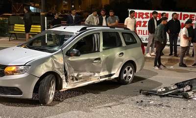 Zincirleme Trafik Kazası: Üç Araç Birbirine Girdi, 5 Kişi Yaralandı