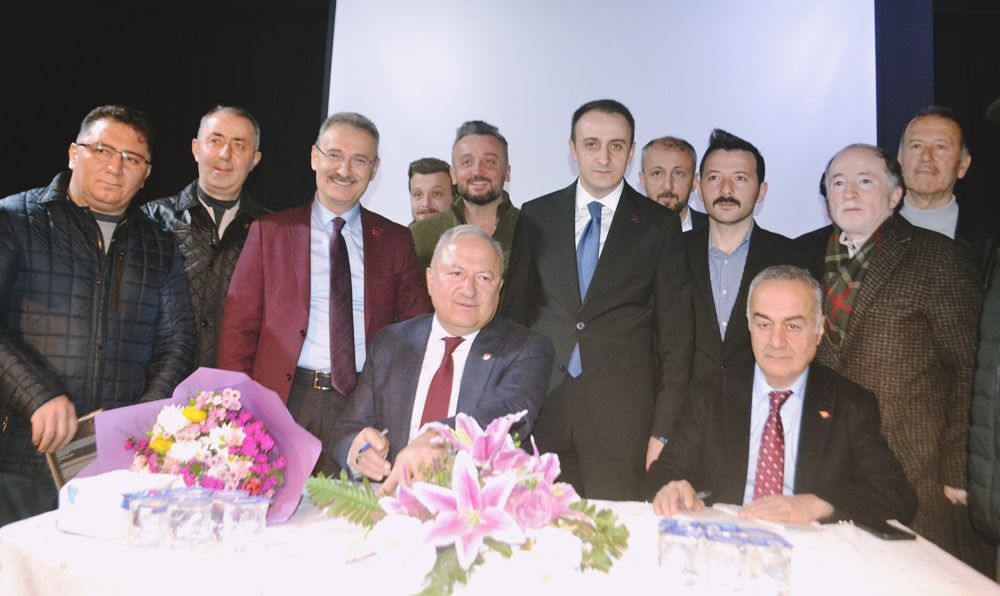 "Kelebekler Kanat Çırpınca" eserinin kahramanları Çırakoğlu ve Bakır, okurlarıyla imza gününde buluştu - Birlik Haber Ajansı