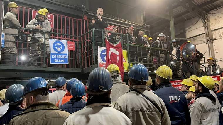 Demir, Üzülmez’de madenciye konuştu: ‘İşi biten madenciyi yeraltında ıslak ve terli bekleterek hasta ediyorlar - Birlik Haber Ajansı