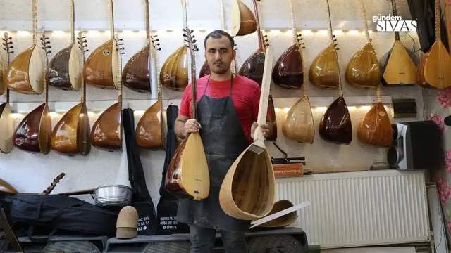 Saz Ustası, Dede Mesleğini Sürdürüyor