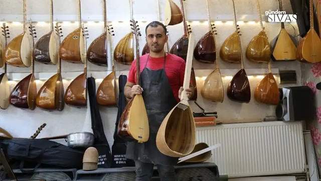 Saz Ustası, Dede Mesleğini Sürdürüyor
