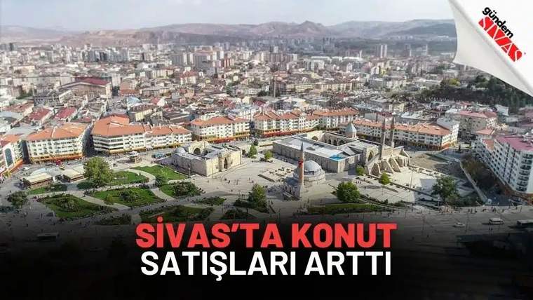 Sivas'ın merkezine ait bir hava görüntüsü, konutların yoğun olduğu alanlar ve tarihi yapılar görünmekte.