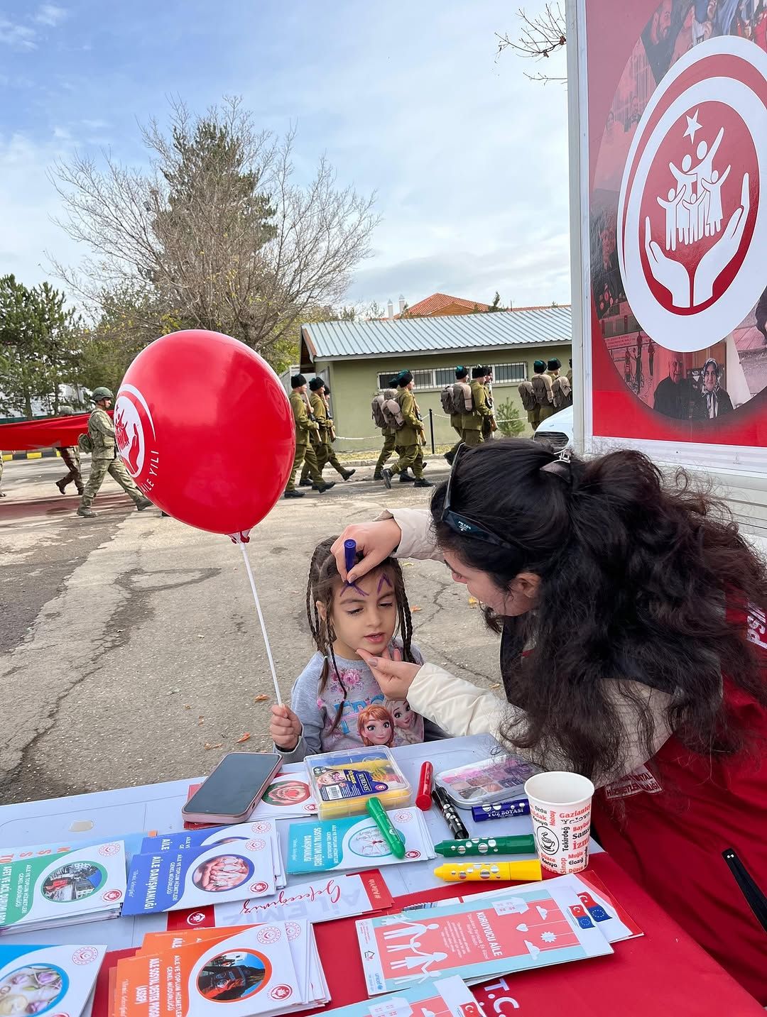 Sivas'ta Aile Yılı Kapsamında Askeri Kışlada Farkındalık Standı Açıldı