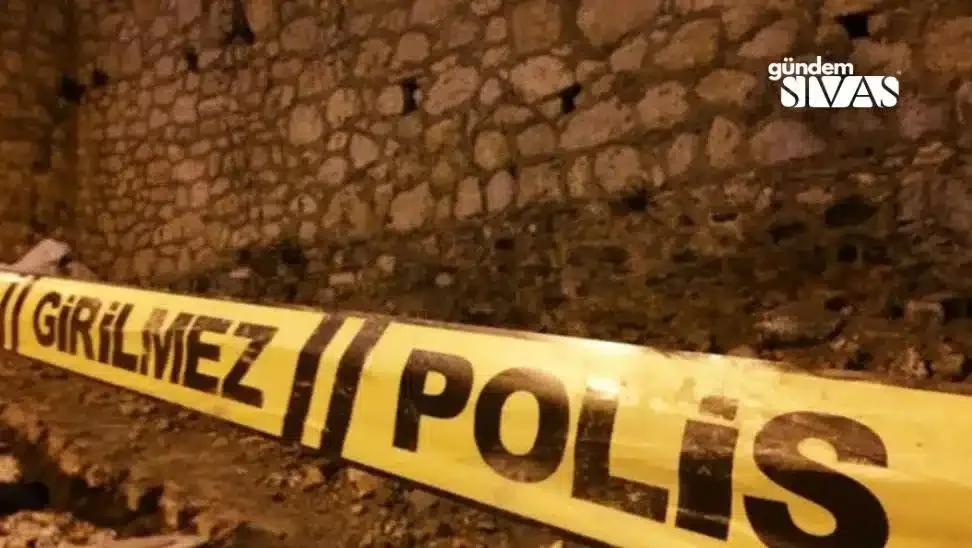 Sivas'ta, Evlerinde Ölü Bulundular