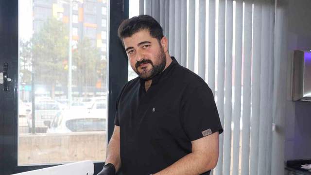 Hastaları neden Sivas'taki diş hekimiyle fotoğraf çektiriyor?