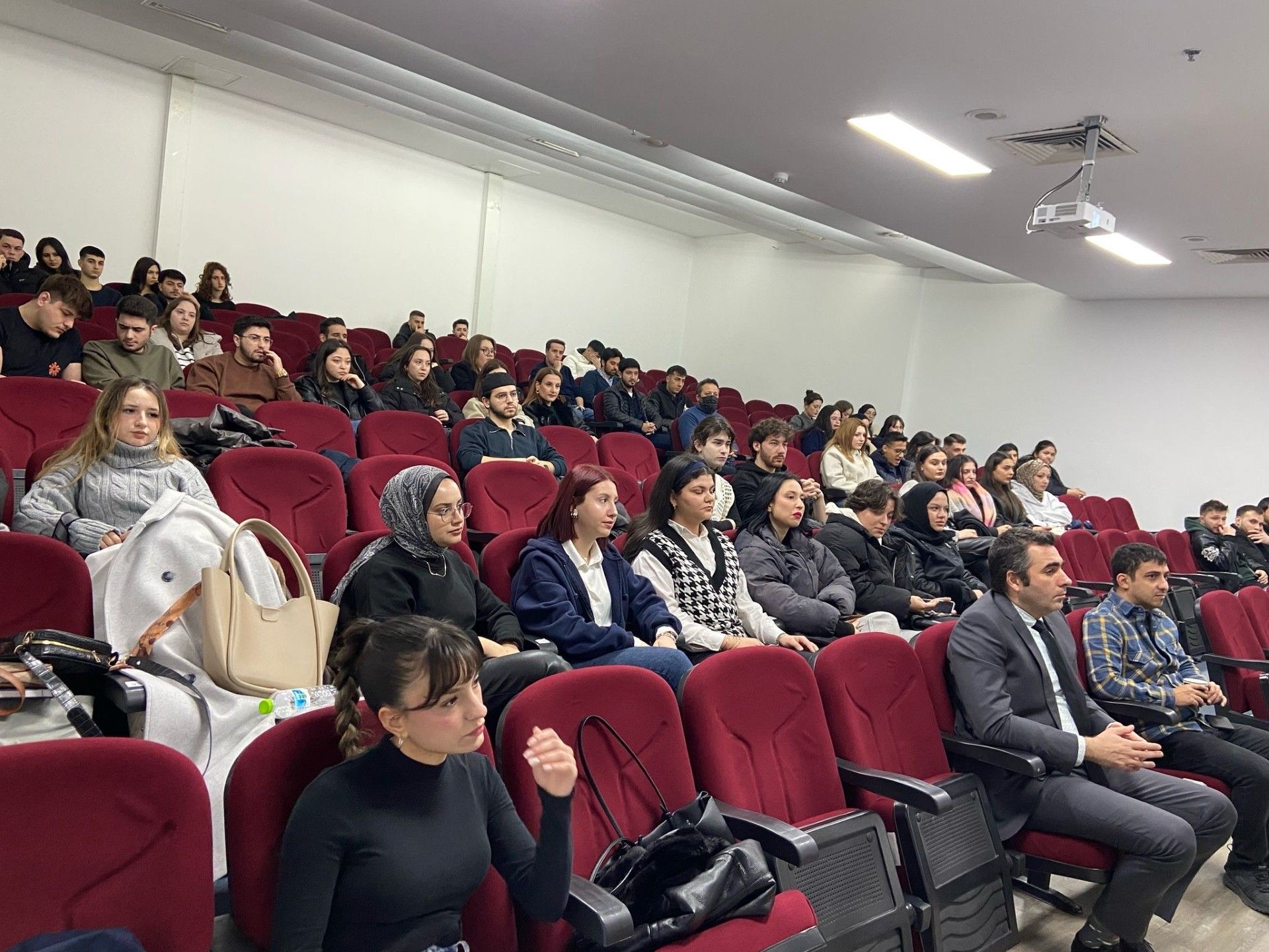 Üniversite Öğrencileri 'K-ÖMÜR Belgeselini İzledi - Birlik Haber Ajansı