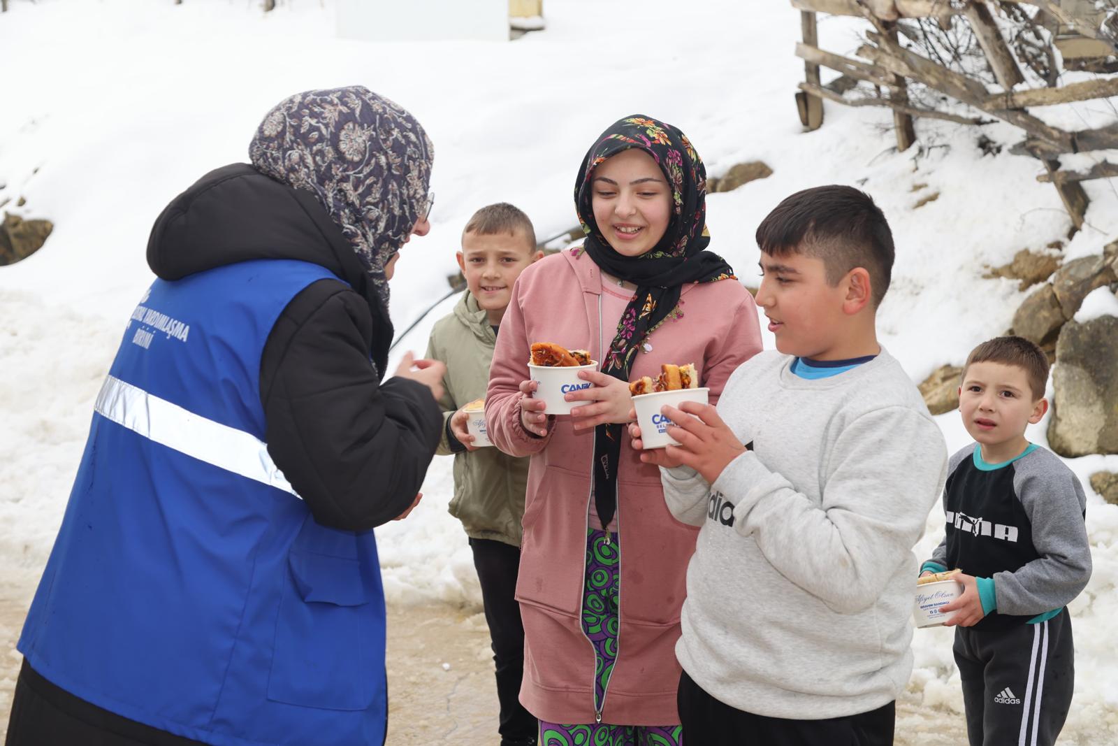 Canik Belediyesinden çocuklara kar sürprizi - Birlik Haber Ajansı