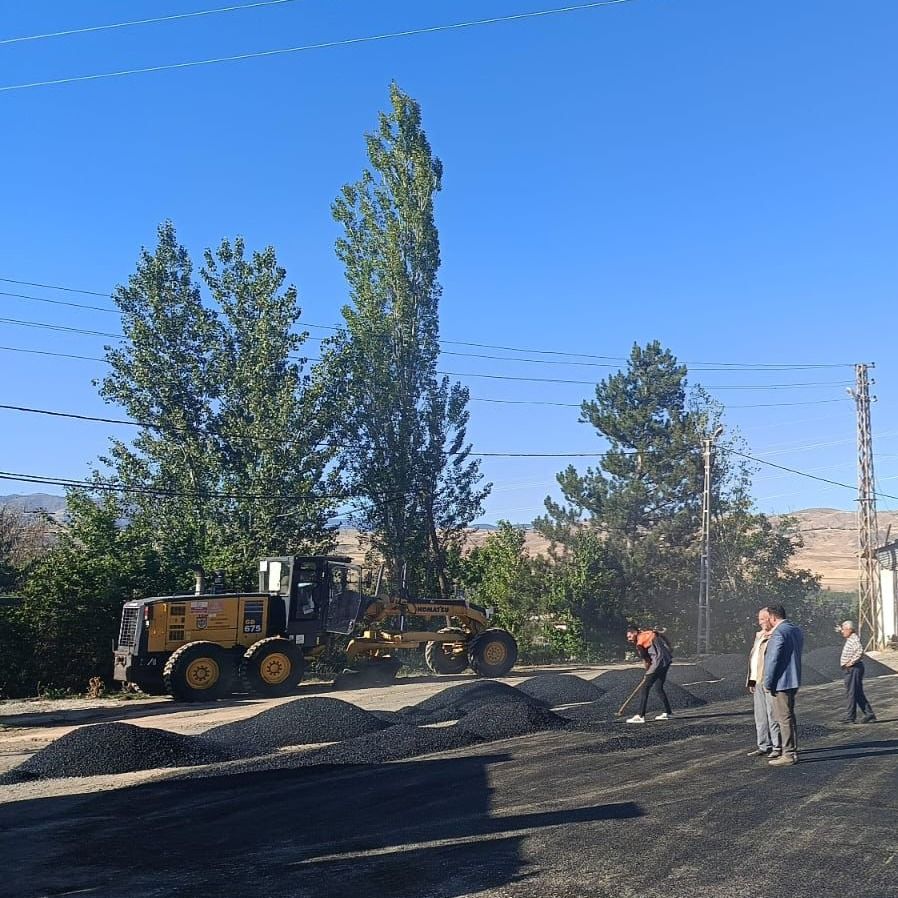 Sivas Suşehri'nde Aşağısarıca Köyü Yolları Asfaltlandı