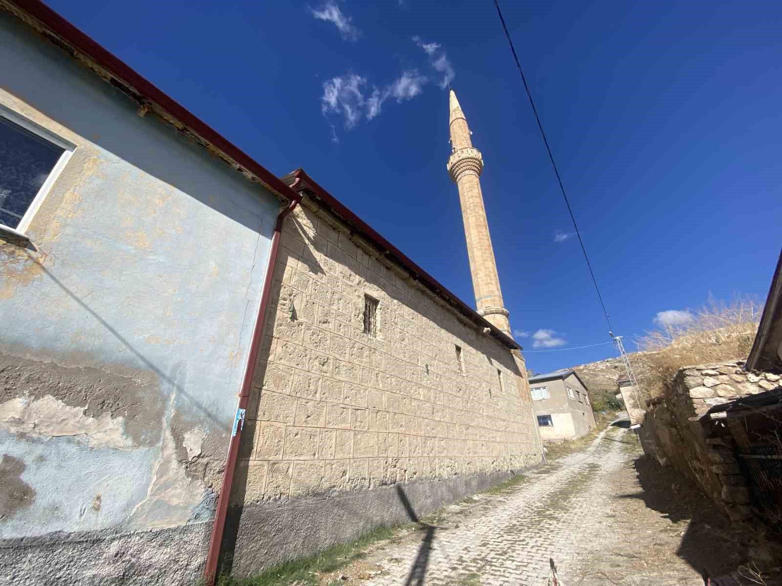 “Geçmişin izleri tamamen silinmiş değil” İşhanı’ndaki camide