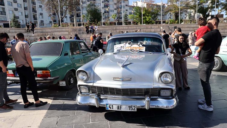 Sivas’ta 106. Yıl Coşkusuna Klasik Otomobil Fuarı Damga Vuracak!