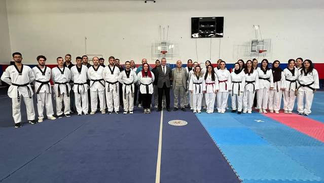 Sivas'ta Taekwondo Aday Hakem Kursu Düzenlendi