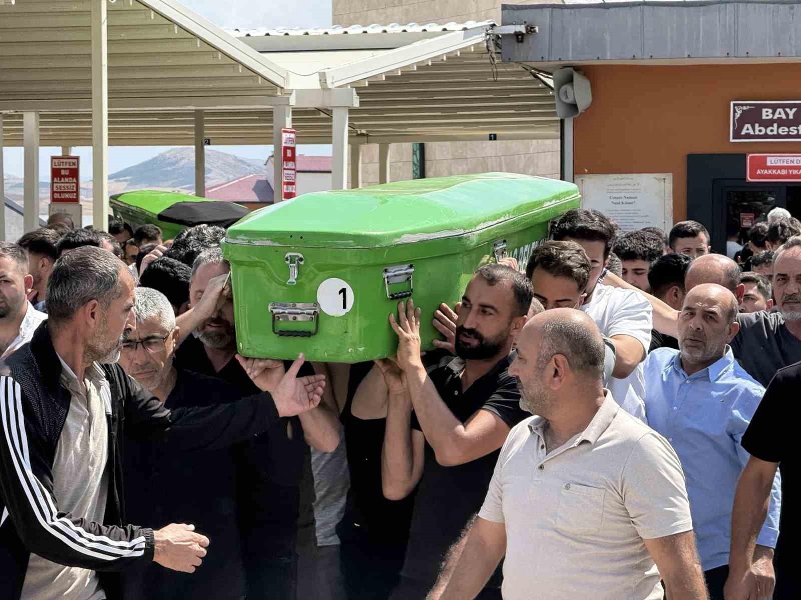 19 yaşındaki Baturalp Akyüz cenaze töreniyle toprağa verildi