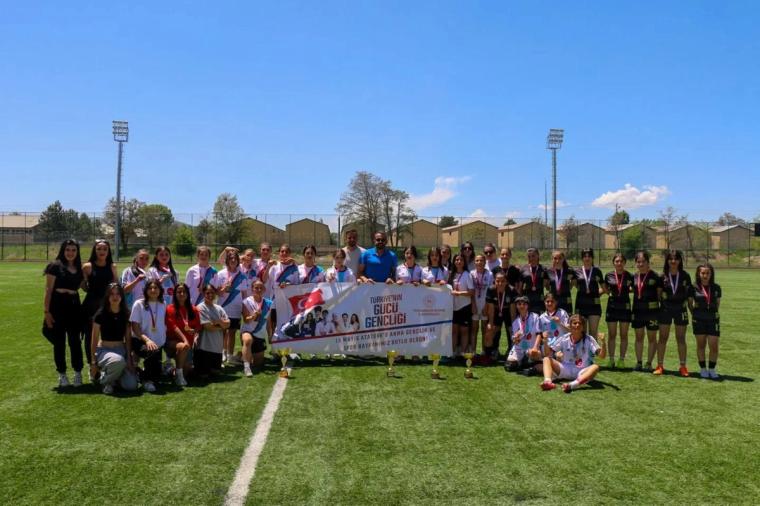 Sivas'ta Bayram Coşkusu Sahaya Taştı: 5x5 Futbol Müsabakaları Gençleri Buluşturdu