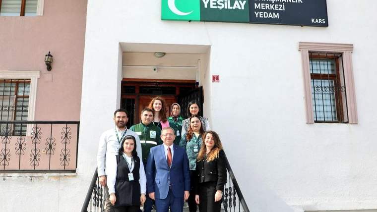 Kars Valisi Ziya Polat, Yeşilay Derneği'ni ziyaret etti - Birlik Haber Ajansı
