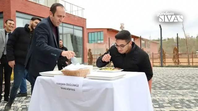 Sivaslılar Şişeyle Değil, Köfteyle Yarıştı