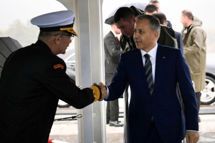 Bakan Yerlikaya TCSG Umut Gemisi'ni ziyaret etti: Mavi Vatan'ımızdayız