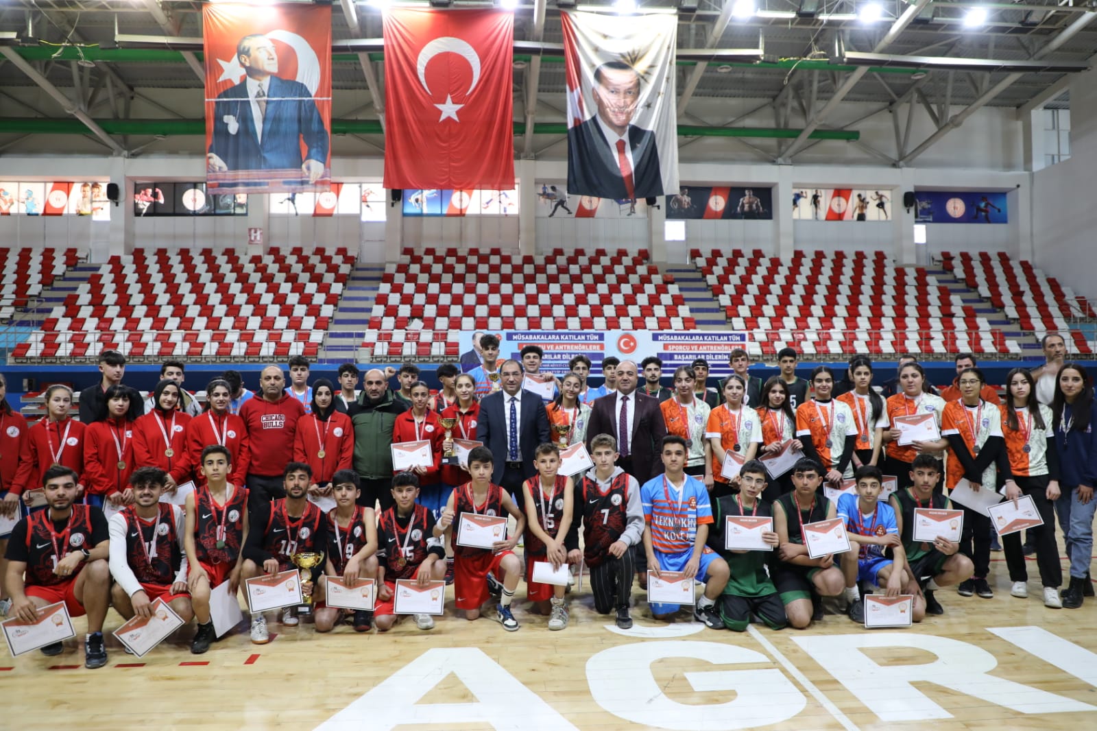 Ağrı'da Basketbol Gençler İl Birinciliği Müsabakaları sona erdi