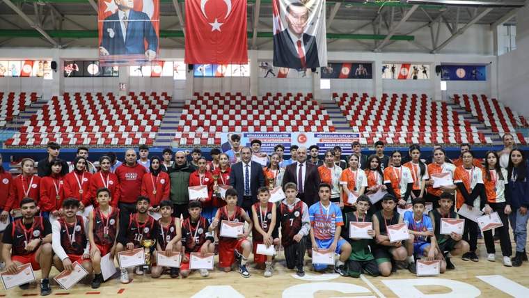 Ağrı'da Basketbol Gençler İl Birinciliği Müsabakaları sona erdi