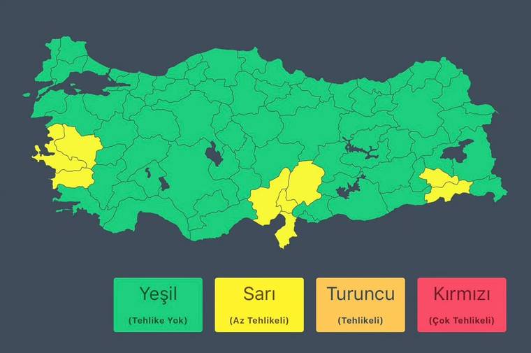 Türkiye haritasında bölgeler yeşil renkte, batı ve güneydeki bazı alanlar sarı gösterilmiş; altta uyarı renkleri açıklanıyor.