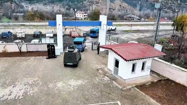 Sivas'ta Jandarma Operasyonu: Minibüste 10 Kaçak Göçmen Yakalandı