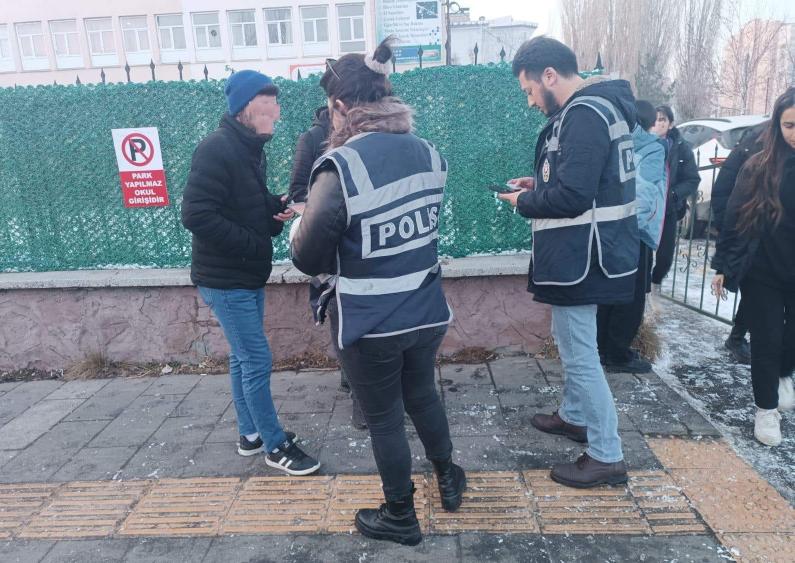 Kars'ta Çocuk Şube Müdürlüğü okul önlerinde denetimlerini artırdı - Birlik Haber Ajansı