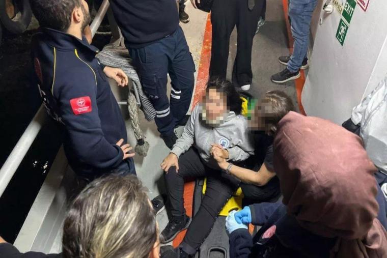 Boğaz'da korku dolu anlar: Yolcu motoru ile kuru yük gemisi çarpıştı! Çok sayıda yaralı var