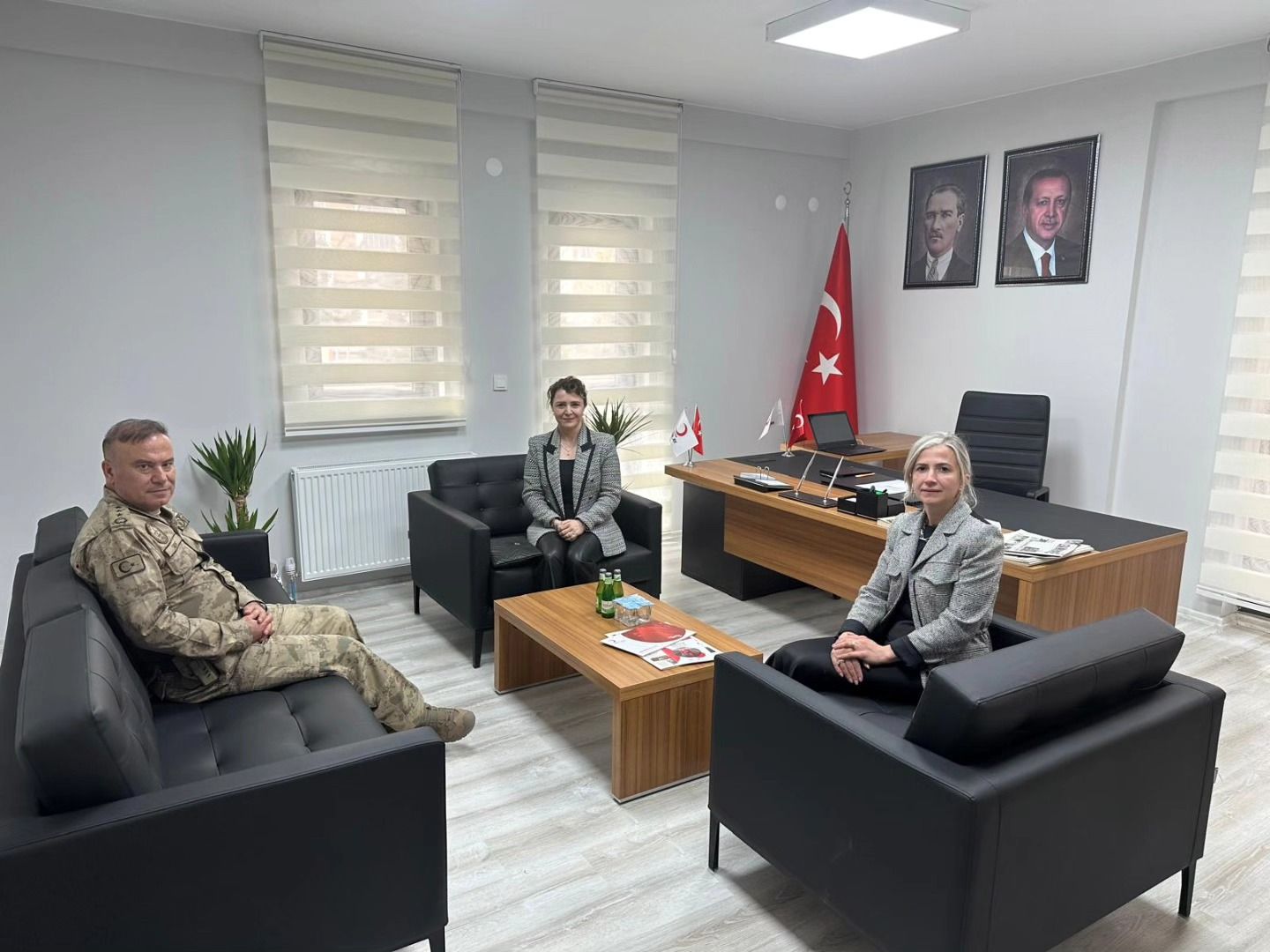 Kars Jandarma Komutanı Genç'ten Kızılay Kars Şubesine ziyaret - Birlik Haber Ajansı