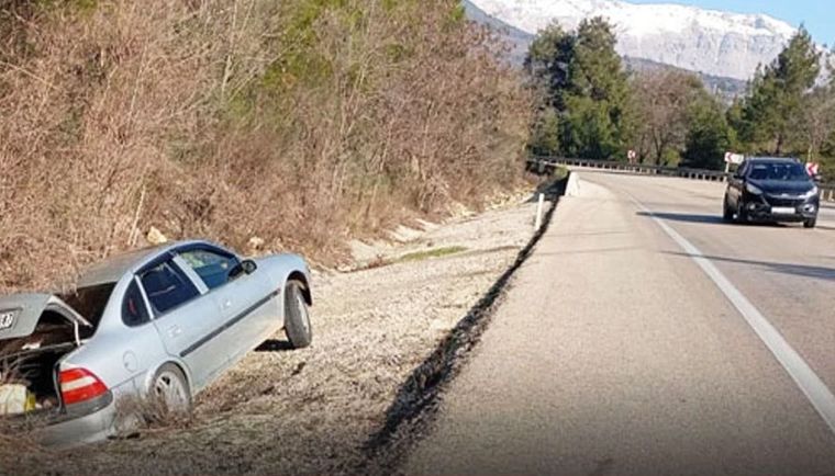 Isparta-Antalya karayolu'nda feci kaza: Şans eseri aile kurtuldu - Birlik Haber Ajansı