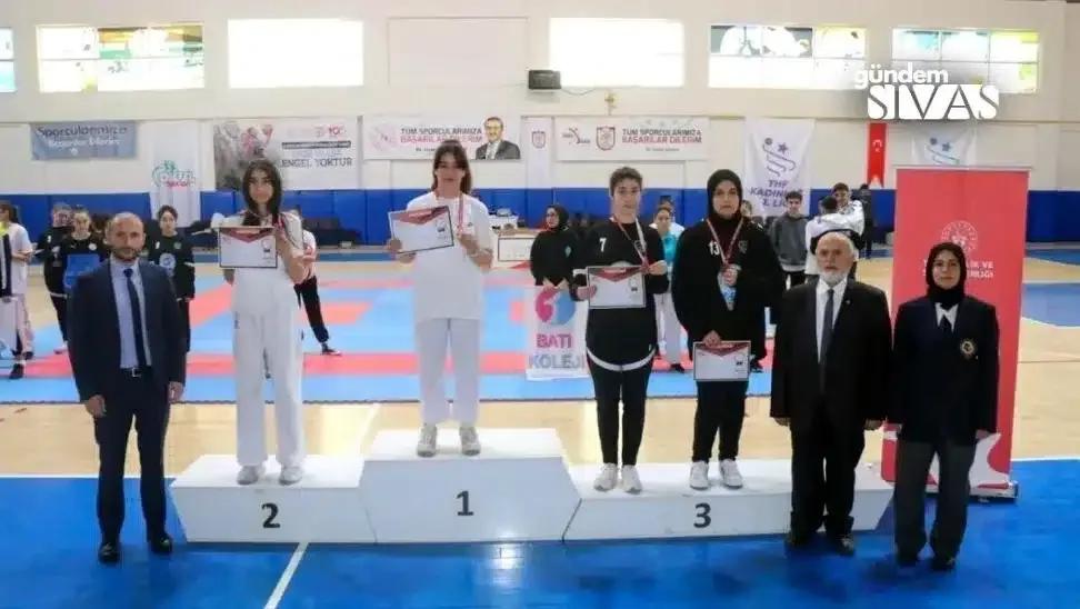 Sivas Gençler A-B Karate Şampiyonları Belli Oldu