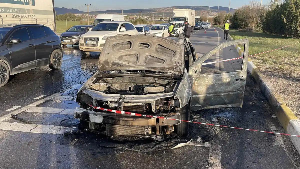 Sivas’ta Seyir Halindeki Otomobil Alevlere Teslim Oldu: Korku Dolu Anlar