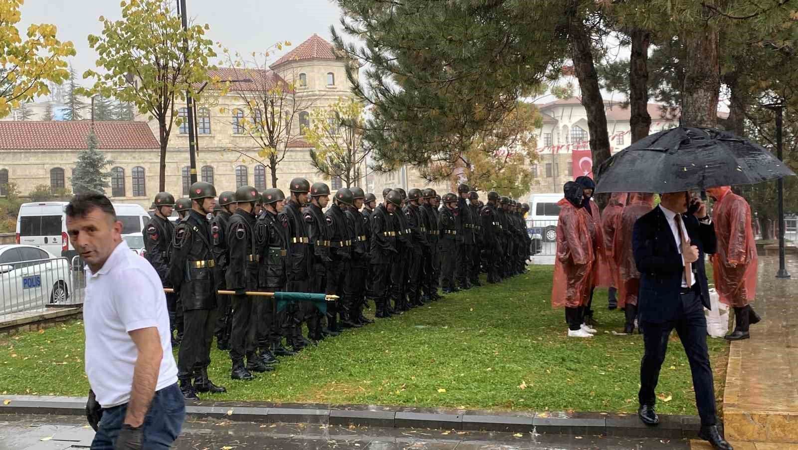 103. yılında Cumhuriyet Bayramı töreni yağmur altında yapıldı
