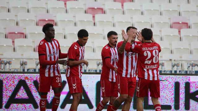 4 golle Sivasspor, Pendikspor’u 4-1 mağlup etti