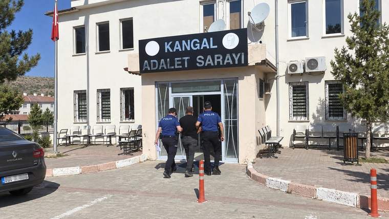 Kangal’da 13 Yıl 4 Ay Hapis Cezasıyla Aranan Şahıs Yakalandı