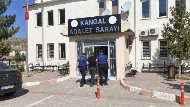 Kangal’da 13 Yıl 4 Ay Hapis Cezasıyla Aranan Şahıs Yakalandı