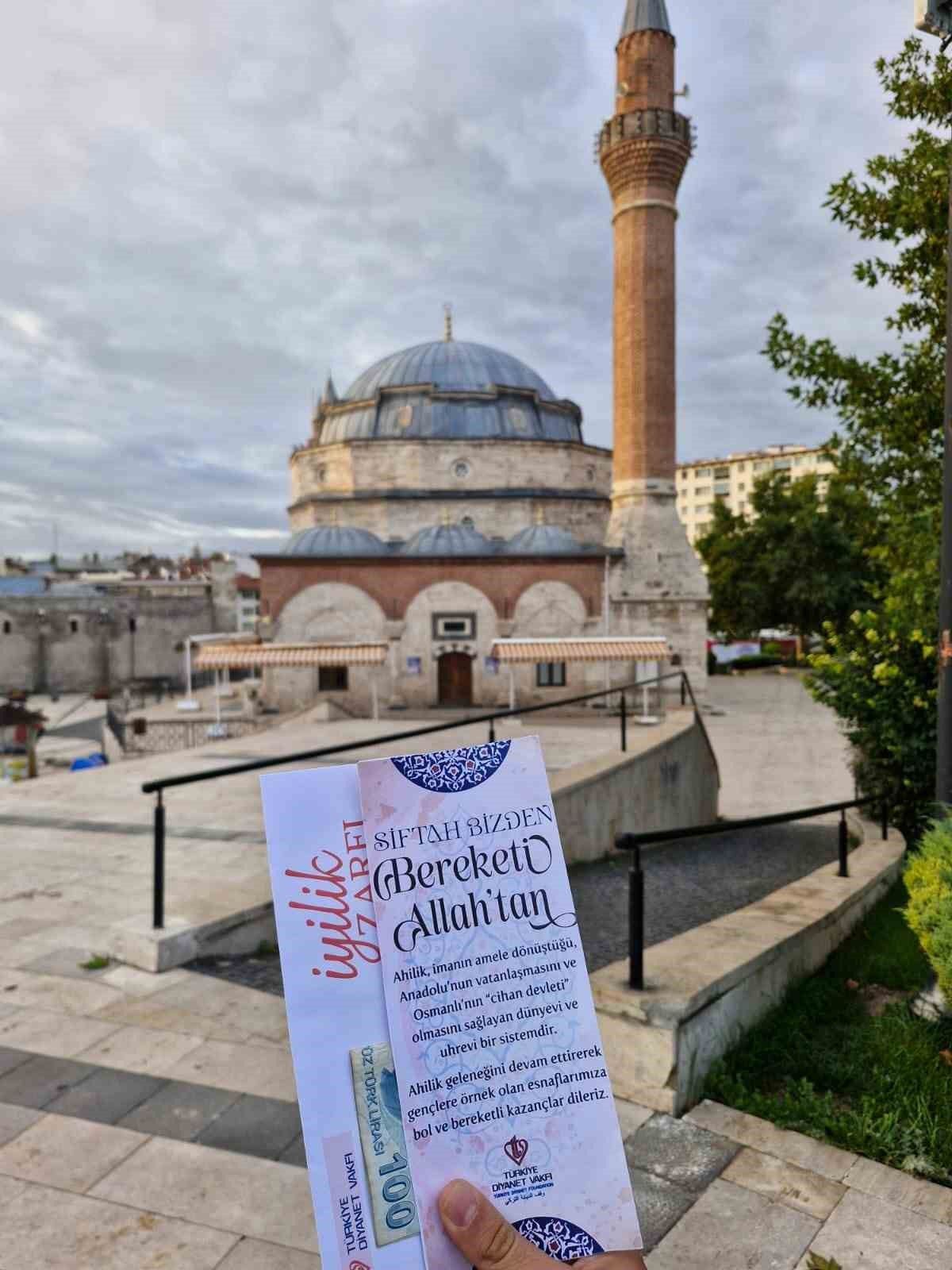 İlk siftah Sivas’ta öğrencilerden esnafın kapısına bırakıldı