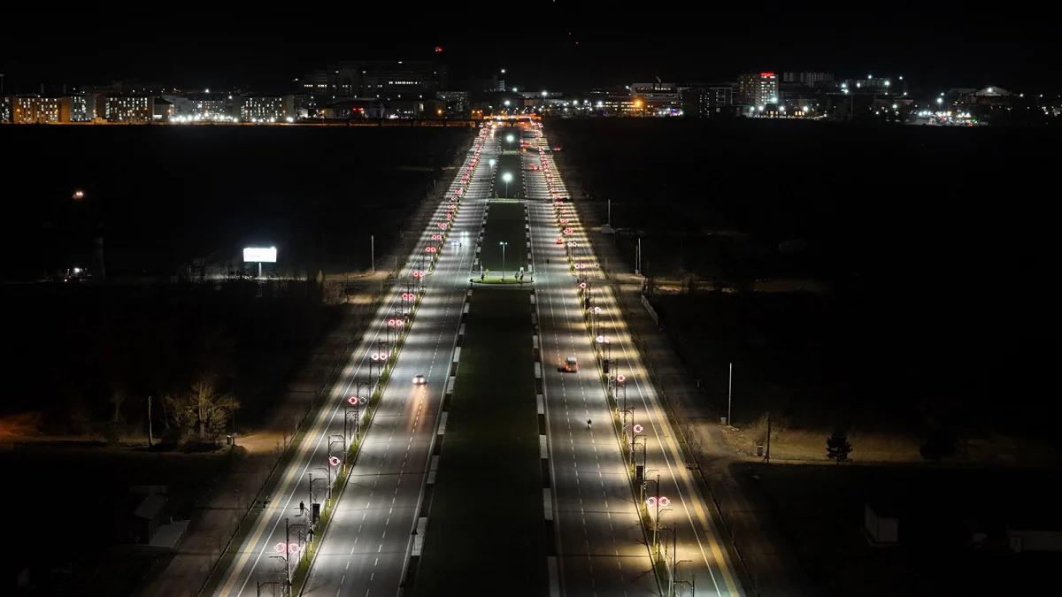 Sivas Recep Tayyip Erdoğan Bulvarı Gece Görüntüsüyle Büyülüyor