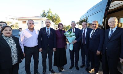 Ticaret Bakanı Bolat, Çeşme'de Dijital CEO Zirvesi'ne Katıldı ve AK Parti Teşkilatıyla Buluştu