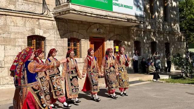 Sivas Gençlik Merkezi Yaz Kulübü Halk Oyunları Gösterisiyle Açıldı