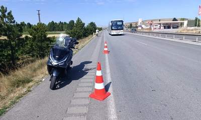 Yıldızeli çıkışında bariyerlere çarpan motosikletin sürücüsü öldü