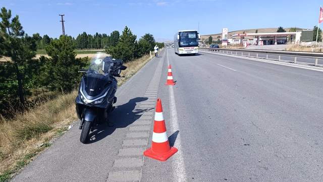 Yıldızeli çıkışında bariyerlere çarpan motosikletin sürücüsü öldü