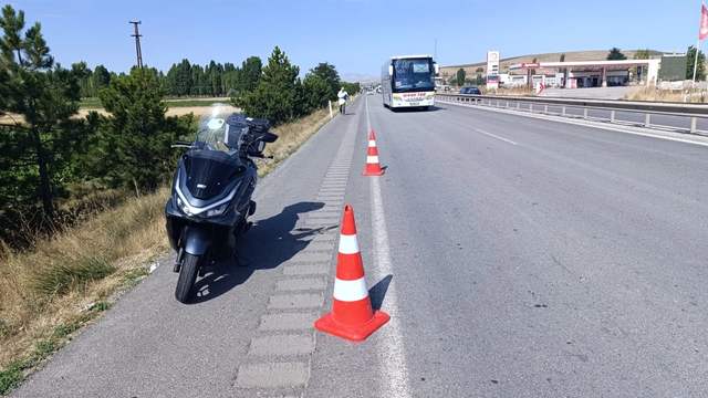 Yıldızeli çıkışında bariyerlere çarpan motosikletin sürücüsü öldü