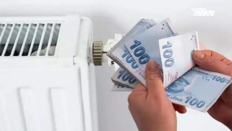 Bir kişinin elinde 100 TL banknotlar, arka planda bir radyatör görünmekte.