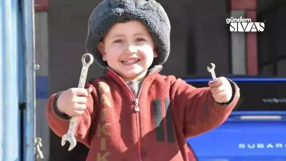 4 Yaşındaki Miraç, Sanayinin Maskotu Oldu