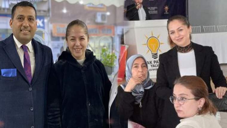 AK Parti logolu bir arka plan önünde, farklı pozlarda duran ve oturan beş kişi görülüyor.