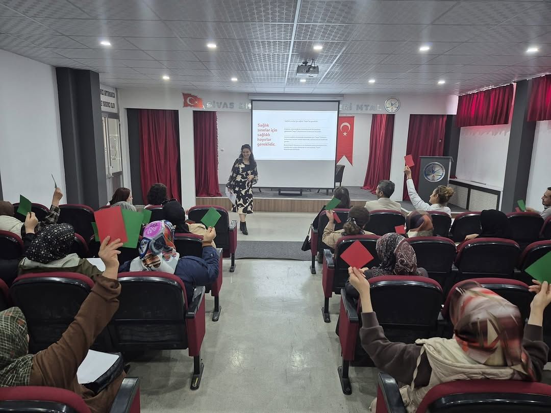 Sivas'ta Ebeveynlere Yönelik "Kendini Bilmek" Semineri Düzenlendi