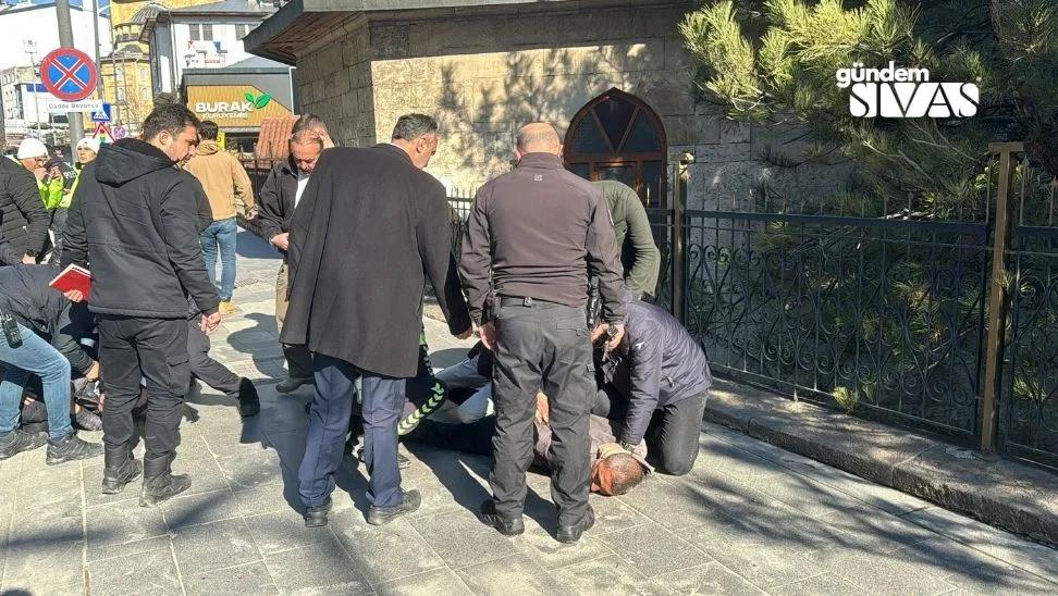 Sivas'ta Bıçaklı Yan Baktın Kavgası!