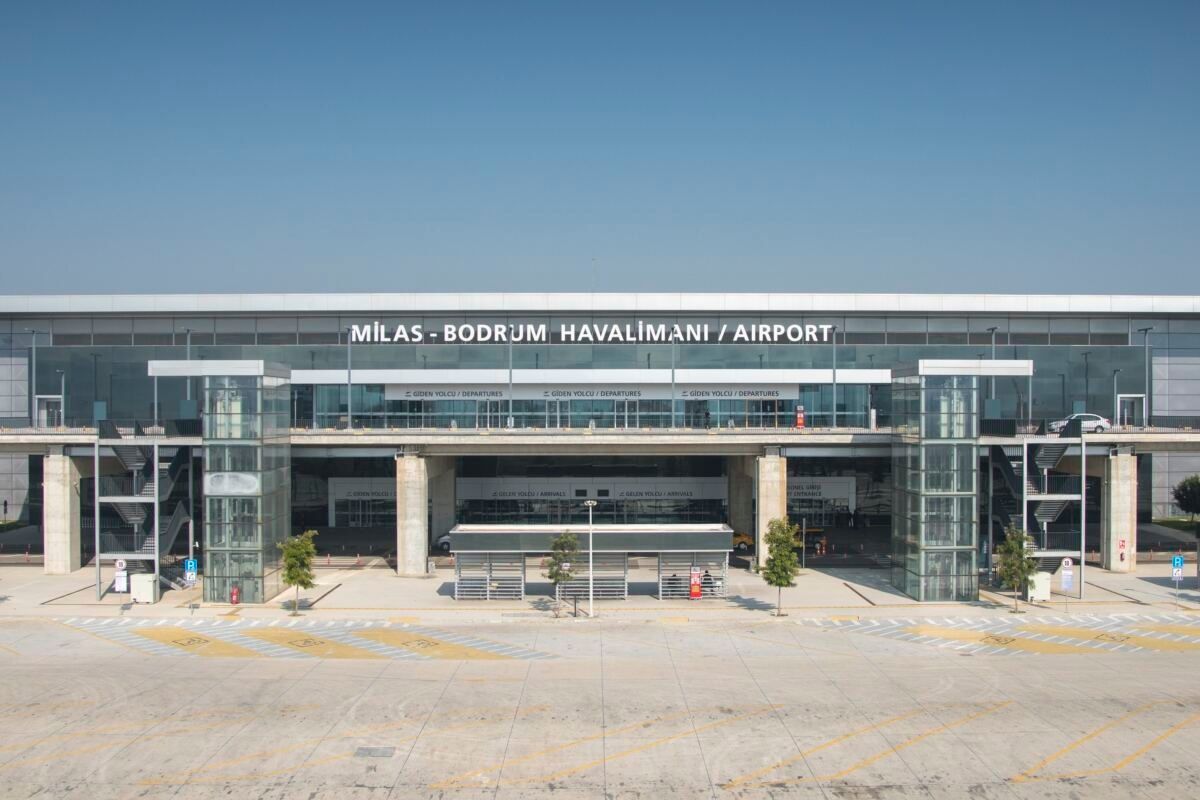 Milas-Bodrum Havalimanı sezonun ilk uçuşunu karşıladı - Birlik Haber Ajansı
