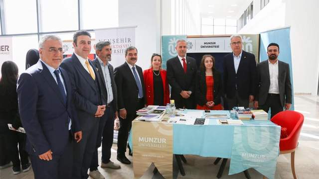 STSO Başkanı Zeki Özdemir, Sivas Üniversite Tanıtım Fuarı’nda Gençlerle Buluştu