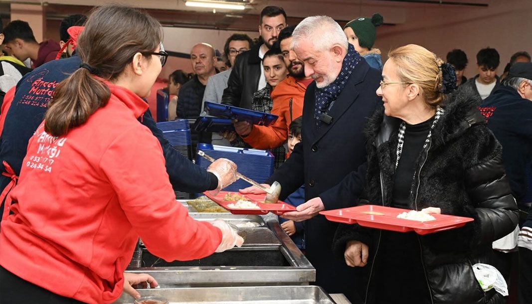 Isparta Belediyesi binlerce vatandaşı iftar sofrasında buluşturuyor - Birlik Haber Ajansı
